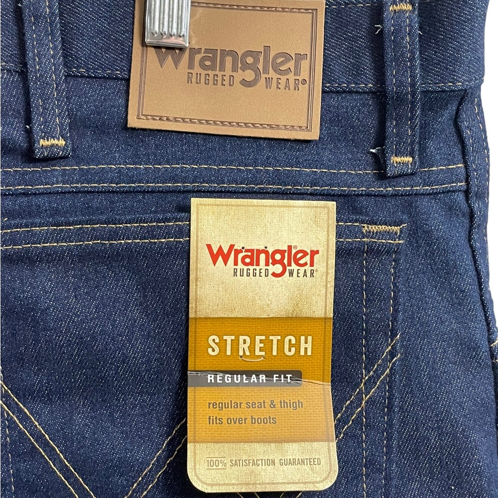 NWT Mens Wrangler’s 42x32 Relaxed Fit